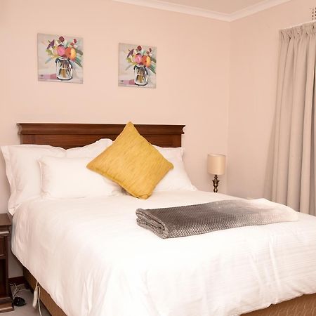 Vinolux Guest House Mthatha Exterior foto